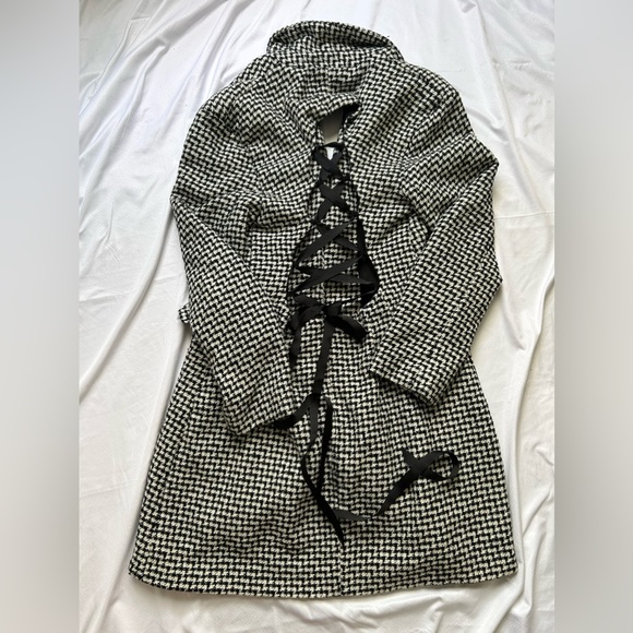 ZARA BLACK AND WHITE PLAID DRESS WITH LACE RIBBON ON THE BACK NWOT - Picture 3 of 3